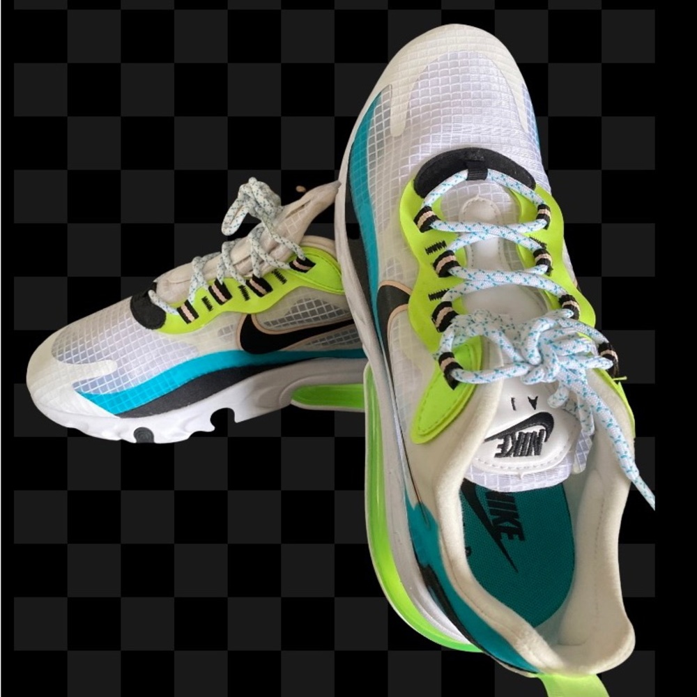Men Nike Air Max pre owned . Excellent condition
